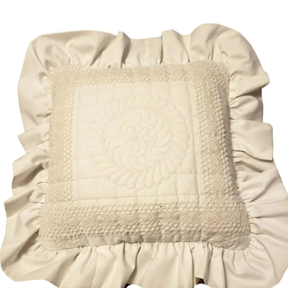 Lace and quilted pillow, 20 inch, ivory